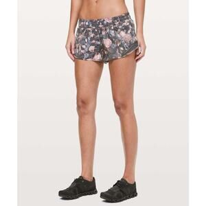 Lululemon Hotty Hot Short II *2.5" Size 8 EUC Roses